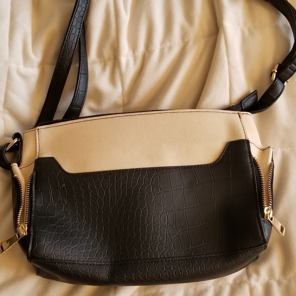 Black, tan adjustable bag
